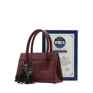 Guillaume Bags handgemaakte luxe tas – originele art bag Handmade luxury bag van Guillaume – limited edition Zeldzame handgemaakte tas – investeren in exclusieve mode Originele luxe tas uit Italië – art collection Extremely rare art bag – limited edition Guillaume Must-have designer tas – handgemaakt en uniek Limited edition tas – exclusieve art bag collectie Luxe handgemaakte tassen collectie – Guillaume Bags Zeldzame crocodile tas – gecertificeerd leder Ferrari art bag – unieke kunsttas Ferrari geïnspireerde tas – luxe art collectie Gecertificeerd leder – handgemaakte luxe tas Art bag van kunstenaar Guillaume – original collection Original limited edition art bag – handmade in Italy Handgemaakte tas Italië & Nederland – exclusieve collectie Contemporary artist art bag – unieke modekunst Kunstcollectie handgemaakte tassen – Guillaume Exclusieve art & fashion tas – limited edition Wereldrecord en wereldkampioen kunstenaar – Guillaume Bags Online shop luxe tassen – Guillaume Bags Mode tas met kunst – unieke merchandising Designer tas handgemaakt – originele kunsttas Sleutelhanger van gecertificeerd leder – art merchandise Luxe portemonnee handgemaakt – limited edition Mini tas handgemaakt – exclusieve art bag Grote handgemaakte tas – luxe schoudertas Schoudertas van gecertificeerd leder – art collectie Crocodile leather art bag – extremely rare Original art bag – handgemaakt en uniek design Limited editions luxury bags – handmade art Fashion art bag – must have designer item