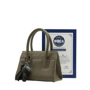 Guillaume Bags handgemaakte luxe tas – originele art bag Handmade luxury bag van Guillaume – limited edition Zeldzame handgemaakte tas – investeren in exclusieve mode Originele luxe tas uit Italië – art collection Extremely rare art bag – limited edition Guillaume Must-have designer tas – handgemaakt en uniek Limited edition tas – exclusieve art bag collectie Luxe handgemaakte tassen collectie – Guillaume Bags Zeldzame crocodile tas – gecertificeerd leder Ferrari art bag – unieke kunsttas Ferrari geïnspireerde tas – luxe art collectie Gecertificeerd leder – handgemaakte luxe tas Art bag van kunstenaar Guillaume – original collection Original limited edition art bag – handmade in Italy Handgemaakte tas Italië & Nederland – exclusieve collectie Contemporary artist art bag – unieke modekunst Kunstcollectie handgemaakte tassen – Guillaume Exclusieve art & fashion tas – limited edition Wereldrecord en wereldkampioen kunstenaar – Guillaume Bags Online shop luxe tassen – Guillaume Bags Mode tas met kunst – unieke merchandising Designer tas handgemaakt – originele kunsttas Sleutelhanger van gecertificeerd leder – art merchandise Luxe portemonnee handgemaakt – limited edition Mini tas handgemaakt – exclusieve art bag Grote handgemaakte tas – luxe schoudertas Schoudertas van gecertificeerd leder – art collectie Crocodile leather art bag – extremely rare Original art bag – handgemaakt en uniek design Limited editions luxury bags – handmade art Fashion art bag – must have designer item