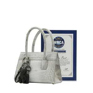 Guillaume Bags handgemaakte luxe tas – originele art bag Handmade luxury bag van Guillaume – limited edition Zeldzame handgemaakte tas – investeren in exclusieve mode Originele luxe tas uit Italië – art collection Extremely rare art bag – limited edition Guillaume Must-have designer tas – handgemaakt en uniek Limited edition tas – exclusieve art bag collectie Luxe handgemaakte tassen collectie – Guillaume Bags Zeldzame crocodile tas – gecertificeerd leder Ferrari art bag – unieke kunsttas Ferrari geïnspireerde tas – luxe art collectie Gecertificeerd leder – handgemaakte luxe tas Art bag van kunstenaar Guillaume – original collection Original limited edition art bag – handmade in Italy Handgemaakte tas Italië & Nederland – exclusieve collectie Contemporary artist art bag – unieke modekunst Kunstcollectie handgemaakte tassen – Guillaume Exclusieve art & fashion tas – limited edition Wereldrecord en wereldkampioen kunstenaar – Guillaume Bags Online shop luxe tassen – Guillaume Bags Mode tas met kunst – unieke merchandising Designer tas handgemaakt – originele kunsttas Sleutelhanger van gecertificeerd leder – art merchandise Luxe portemonnee handgemaakt – limited edition Mini tas handgemaakt – exclusieve art bag Grote handgemaakte tas – luxe schoudertas Schoudertas van gecertificeerd leder – art collectie Crocodile leather art bag – extremely rare Original art bag – handgemaakt en uniek design Limited editions luxury bags – handmade art Fashion art bag – must have designer item